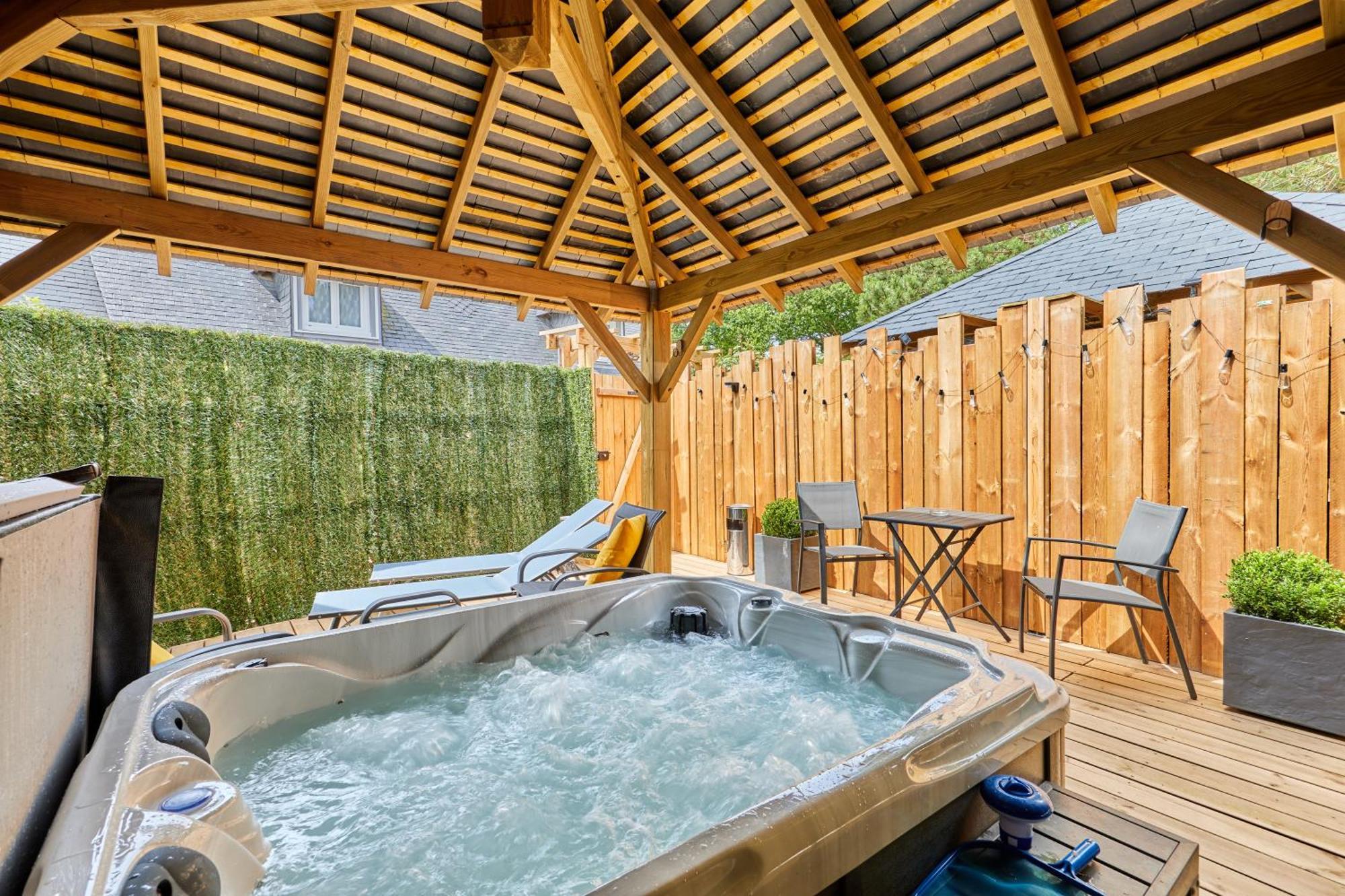Domaine Du Gros Chene - Terrasses Avec Jacuzzis Privatifs Apartment Ablon Bagian luar foto
