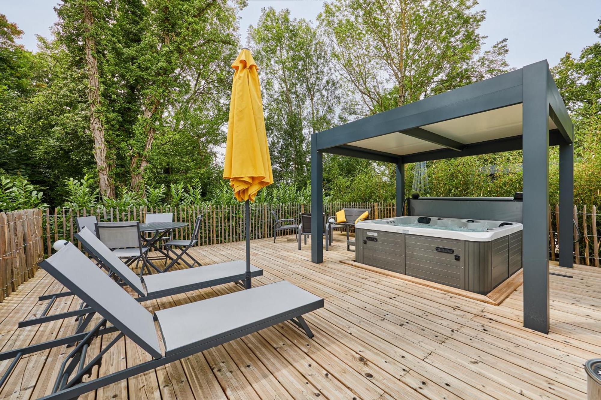 Domaine Du Gros Chene - Terrasses Avec Jacuzzis Privatifs Apartment Ablon Bagian luar foto