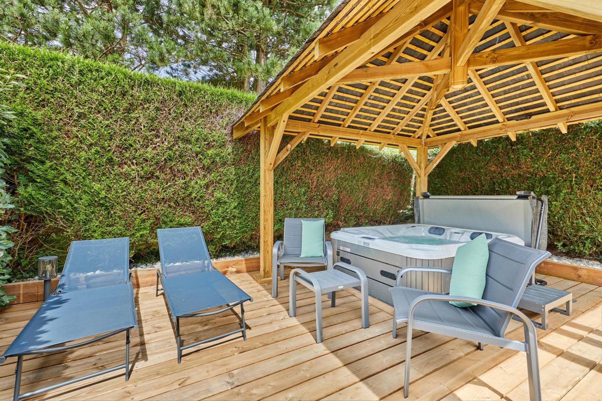 Domaine Du Gros Chene - Terrasses Avec Jacuzzis Privatifs Apartment Ablon Bagian luar foto